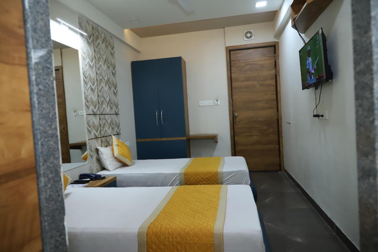 Hotel Dolphin Residency Patan  Bagian luar foto